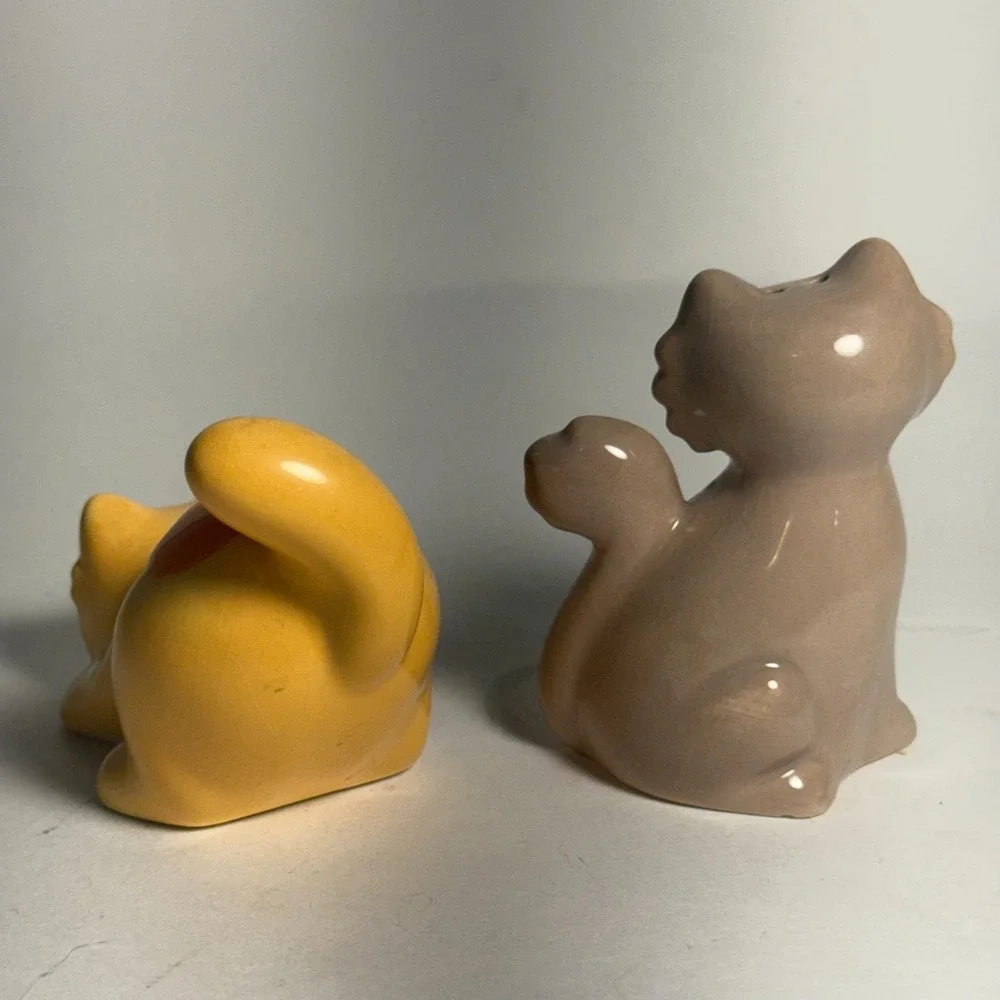 BW Boston Warehouse Frisky Business Salt and Pepper Shakers Set Kitty Cat Orange
